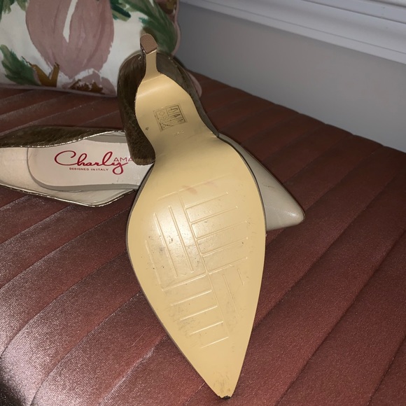 Tan and gold point toe pumps - Picture 3 of 7
